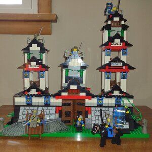 Like new Lego Flying Ninja's Fortress Castle w orig box & instructions, retired